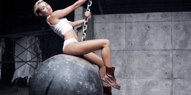 DOWNLOAD AUDIO MP3: "Wrecking Ball" song by Miley Cyrus
